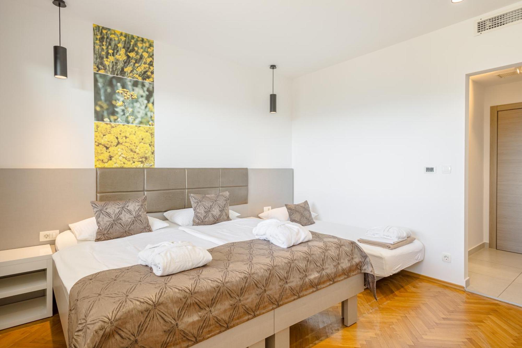 Rogac Rooms & Restaurant Omis Bagian luar foto