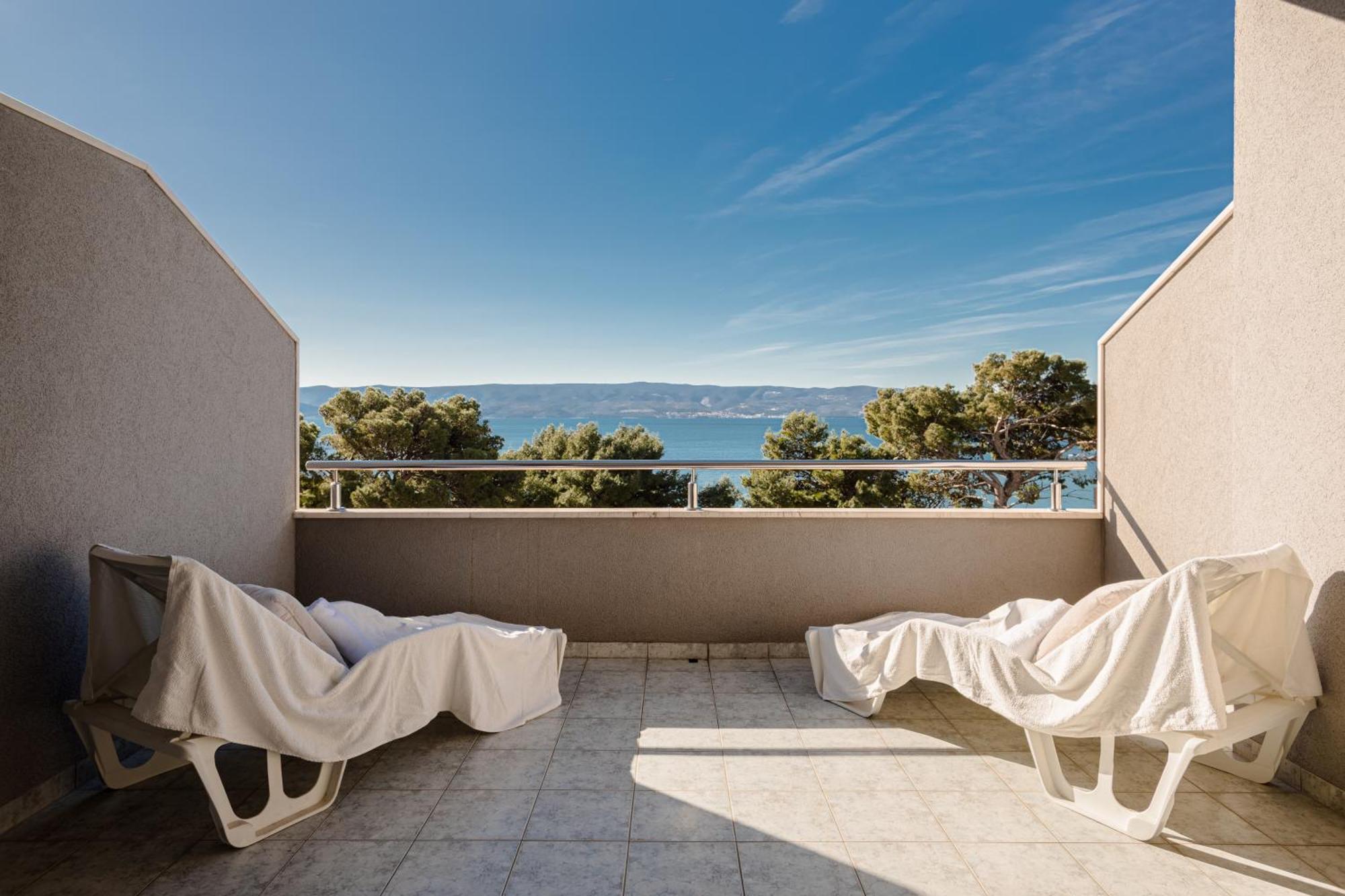 Rogac Rooms & Restaurant Omis Bagian luar foto